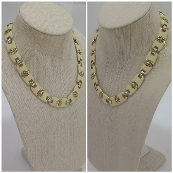 Goldtone Filigree and Enamel Hinged Necklace - Picture 2 of 8